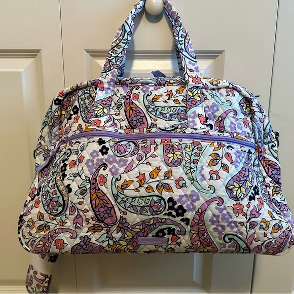 New VERA BRADLEY MEDIUM TRAVELER BAG TOTE WEEKENDER in Maddalena Paisley R$139 - Picture 6 of 8